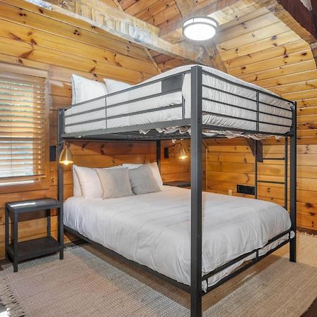 The Dudley Cabins By Avantstay Sevierville Exteriör bild