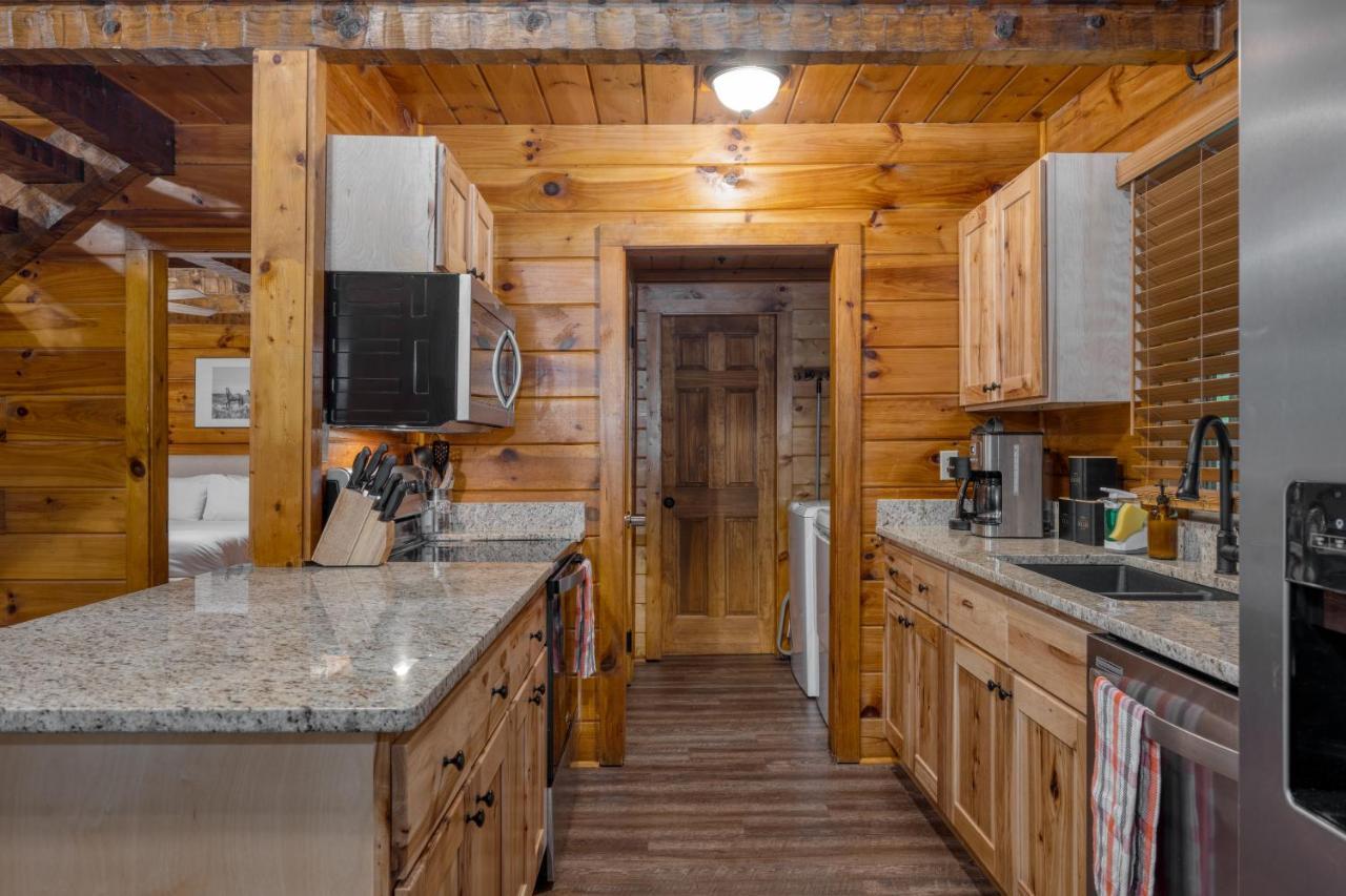The Dudley Cabins By Avantstay Sevierville Exteriör bild